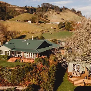  Lodge Paradise Valley